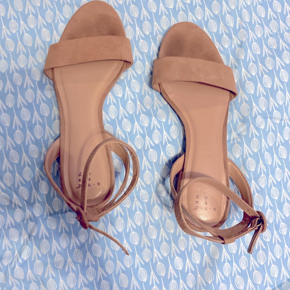 A New Day faux suede tan sandals size 7